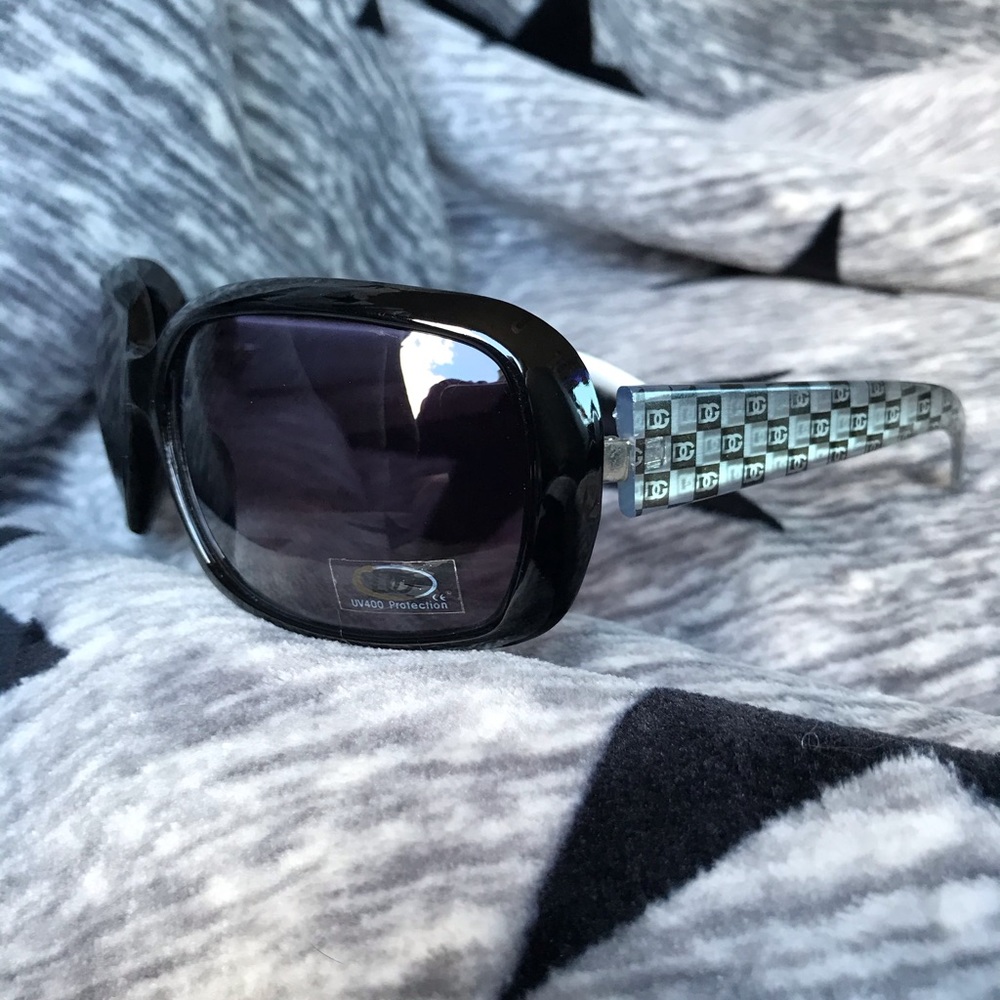 🕶 Sunglasses 🕶 - Picture 2 of 6